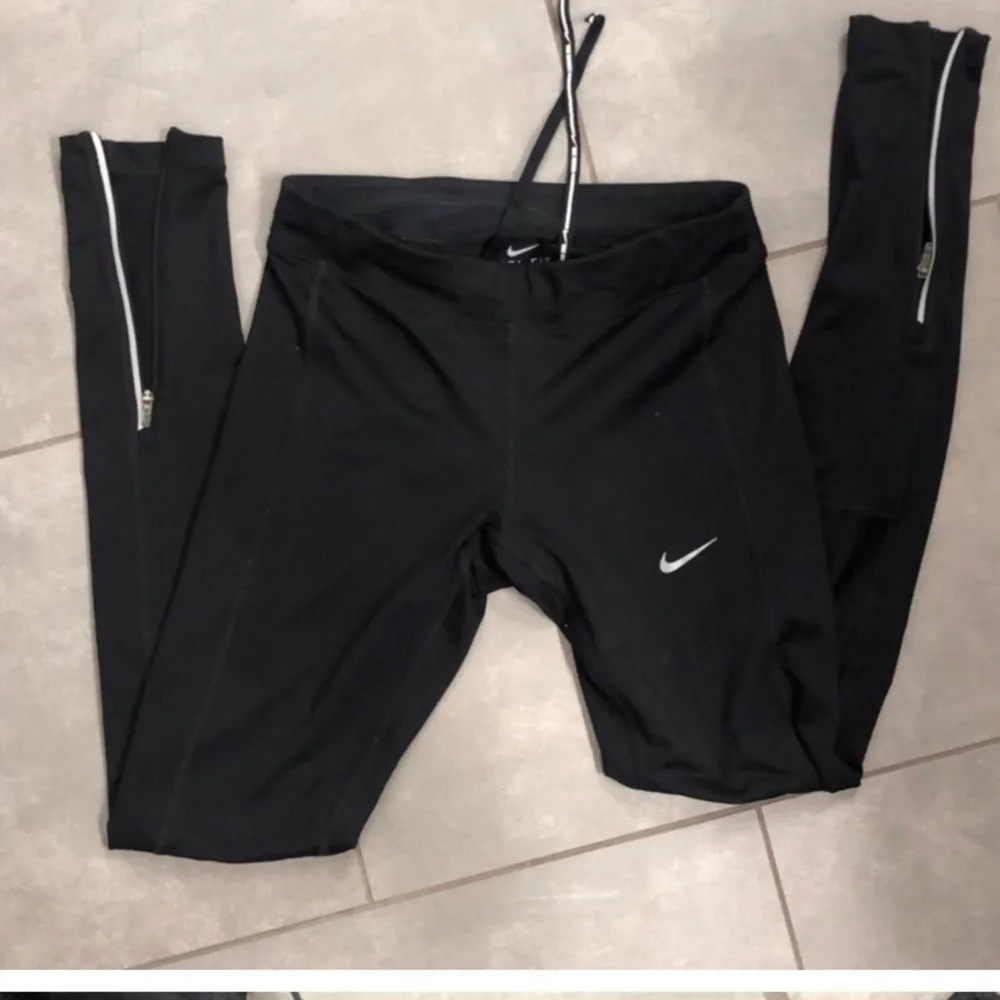 Nike Black Performance Legging’s - Picture 1 of 4
